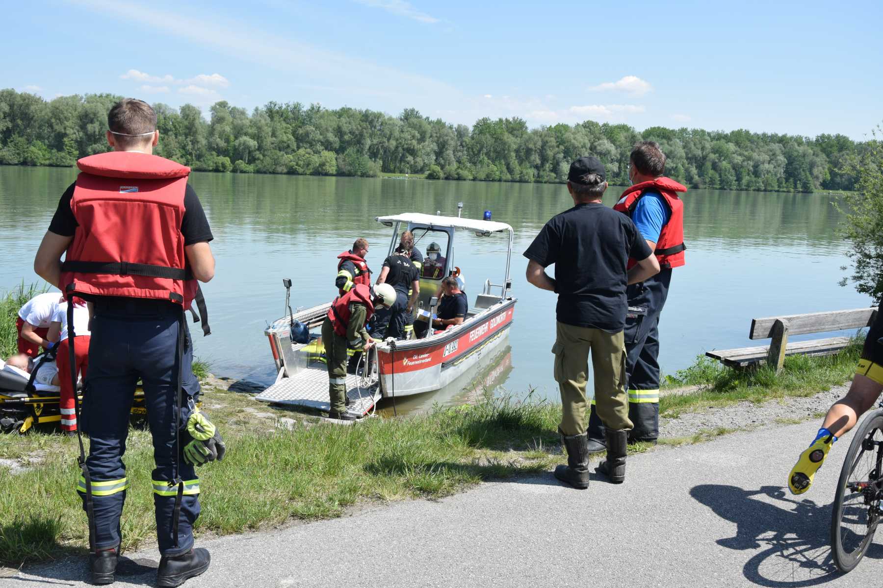 2020 05 19 Personenrettung Donau (4)